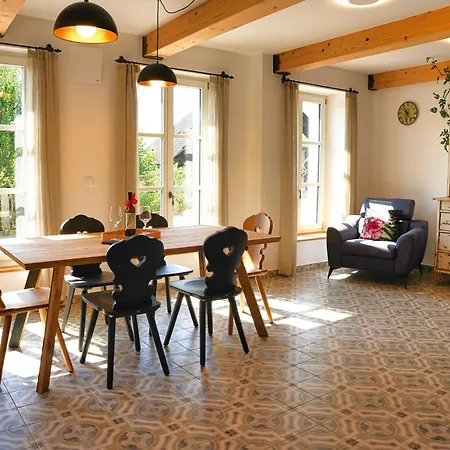 بيت للعطل House Tinka بليد